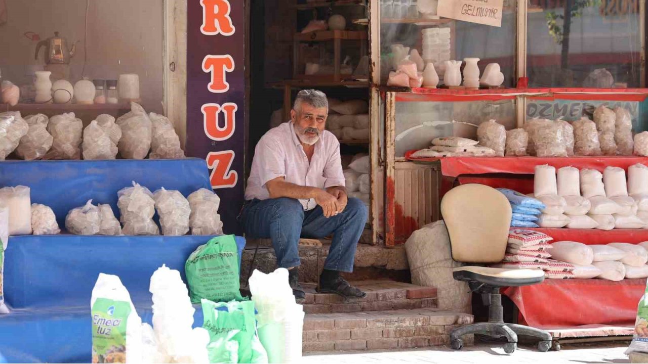 Kaya Tuzu Yazın Kışlık Ürünlere, Kışın Süs Eşyasına Kullanılıyor