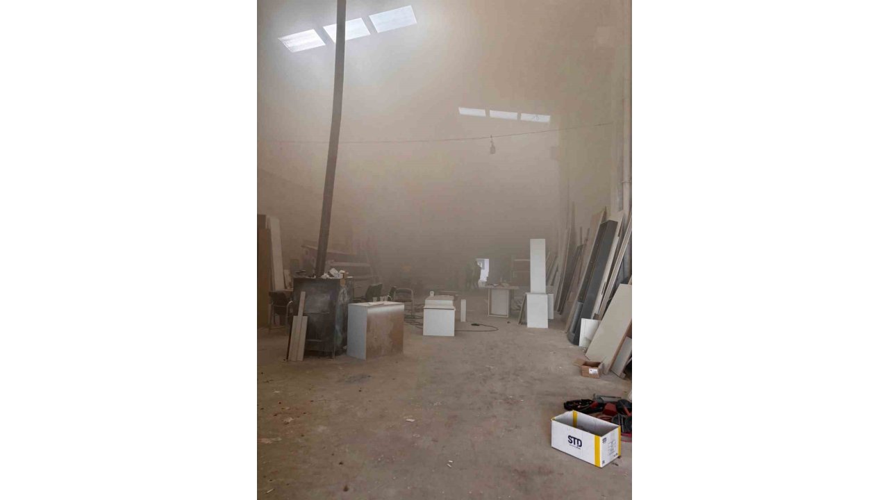 Beyşehir’de Mobilya İmalathanesinde Yangın Paniği