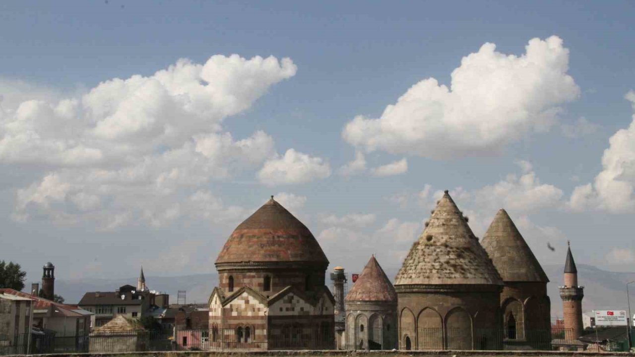 Her Kemerde Bir Dua, Her Kubbede Bir Umut