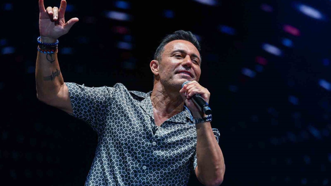 İzmir’de Mustafa Sandal Coşkusu