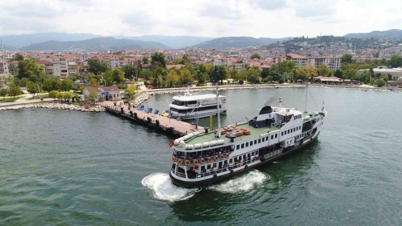 Vapur Seferleri Kış Tarifesine Geçiyor: Ücretler Yarıya İndi, Seferler Arttı