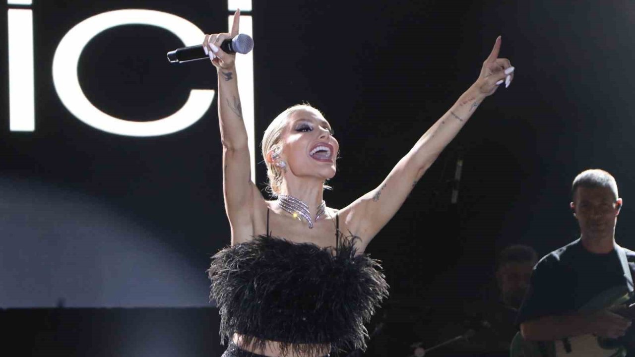 İrem Derici Sökelileri Coşturdu