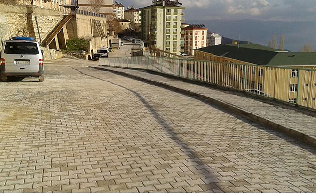 Adnan Göksu Sokak'ta (Tol Medrese Altı) parke taşı döşeme çalışmaları tamamlandı