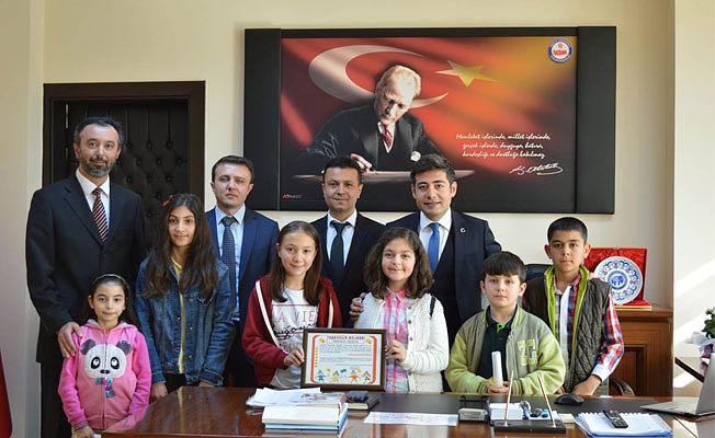 Öğrencilerimiz Karneye Doymuyor