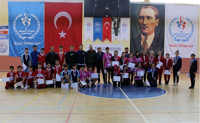 YILDIZLAR MASA TENİSİ İL BİRİNCİLİĞİ MÜSABAKALARI SONA ERDİ