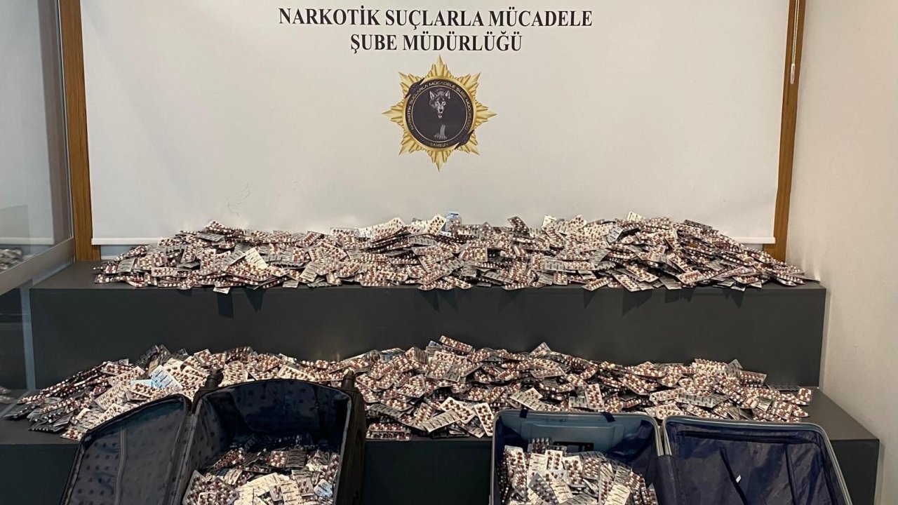 Samsun Polisi Otogardaki Valizlerden 55 Bin 860 Uyuşturucu Hap Ele Geçirdi
