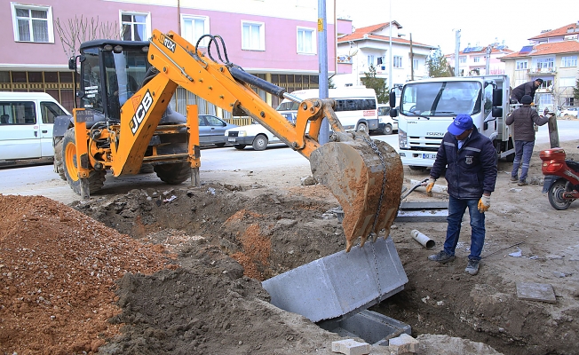 MOLLA FENARİ CADDESİ’NDE KALDIRIMLAR YENİLENİYOR