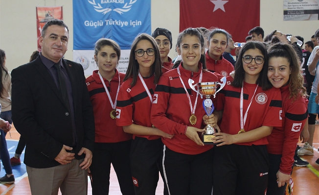 KULÜPLER ARASI HENTBOL MÜSABAKALARI SONA ERDİ