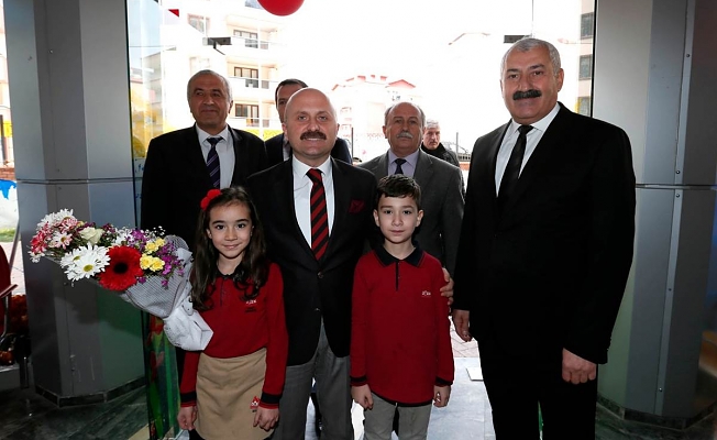 VALİMİZ, EĞİTİM YUVALARINA VE GELECEĞİMİZİN TEMİNATI ÇOCUKLARIMIZA YAPTIĞI ZİYARETLERİNE DEVAM EDİYOR