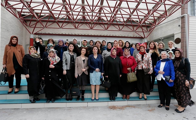 FUNDA VAROL HANIMEFENDİ, KAMU KURUM MÜDÜRLERİNİN EŞLERİ İLE, ETKİN VE KOORDİNELİ ÇALIŞMA TEMALI PROGRAM DÜZENLEDİ