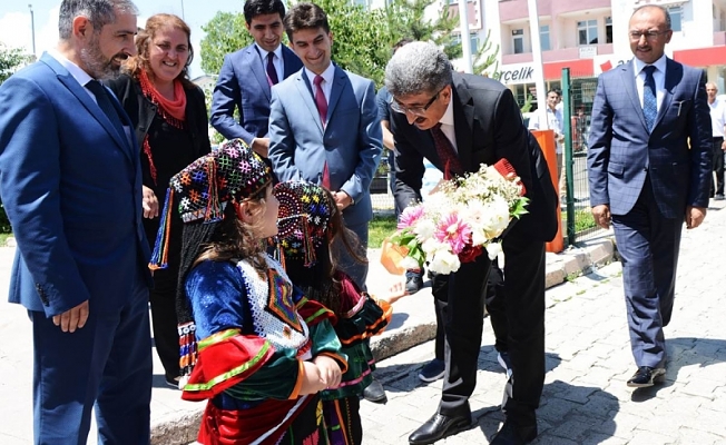 Valiler Kararnamesi ile Ardahan Valiliğine atanan Mehmet Emin Bilmez, görevine başladı.