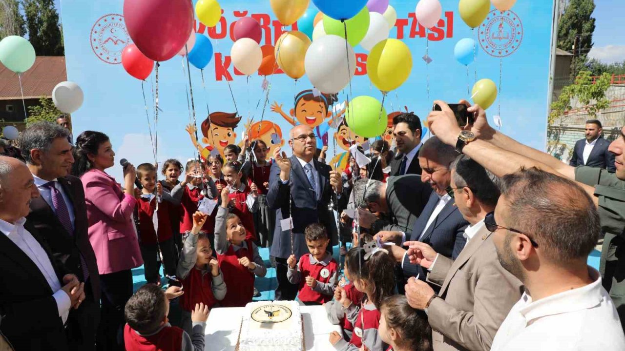 Ağrı’da İlköğretim Haftası Törenle Kutlandı
