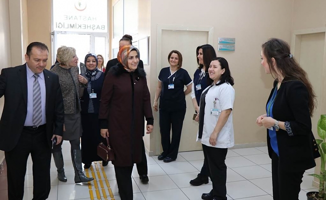 Burcu DİRİM Bartın Devlet Hastanesinde Yatan Hastaları Ziyaret Etti