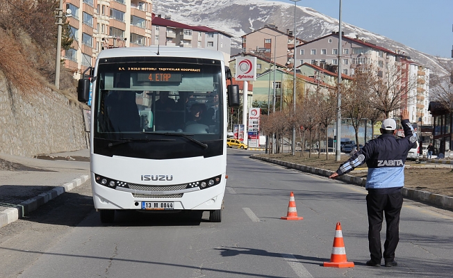 TRAFİK ZABITA EKİPLERİNDEN TOPLU TAŞIMA ARAÇLARINA DENETLEME