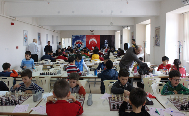 TIP BAYRAMI SATRANÇ TURNUVASI SONA ERDİ