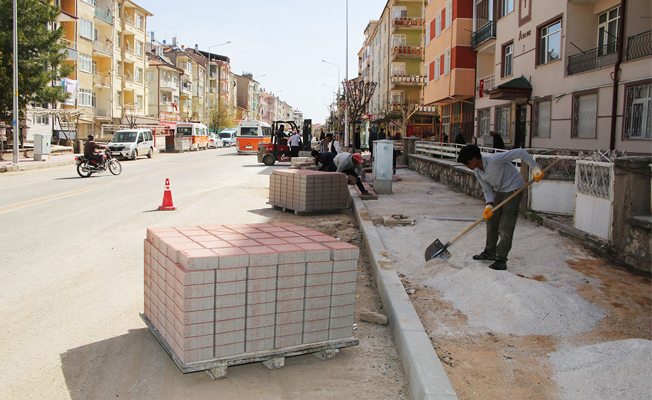 KAZIM KARABEKİR PAŞA CADDESİ’NDE KALDIRIMLAR YENİLENİYOR