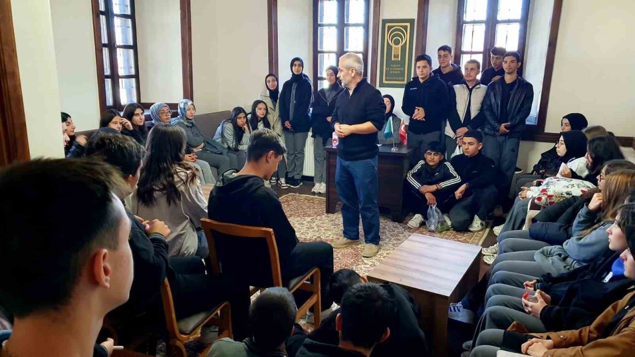 Dil Ve Edebiyat Konağı’nda Tarih Rüzgârı Esti