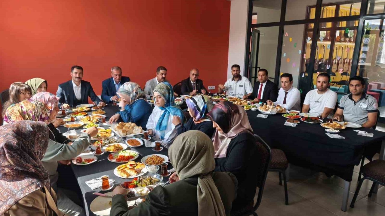 Muradiye Halk Eğitim Merkezinden Usta Öğreticilere Teşekkür Kahvaltısı