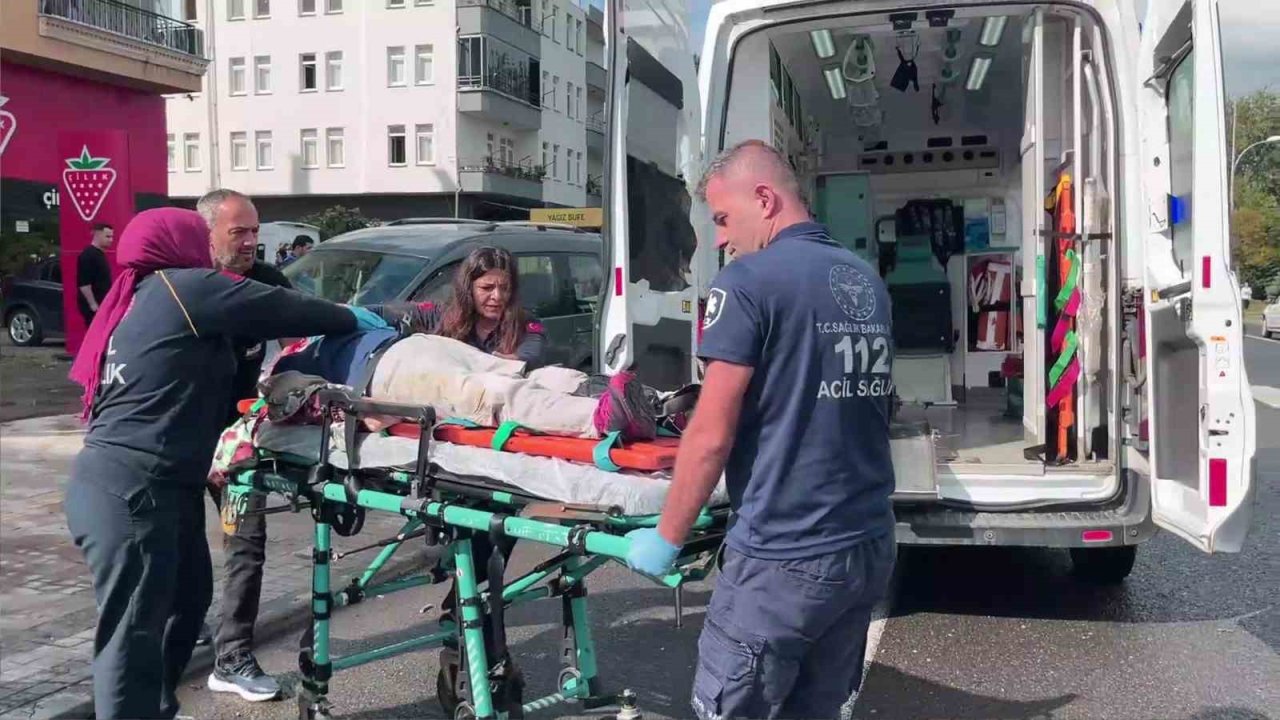 Ordu’da Kaldırımda Bekleyen Yaşlı Kadına Hafif Ticari Araç Çarptı