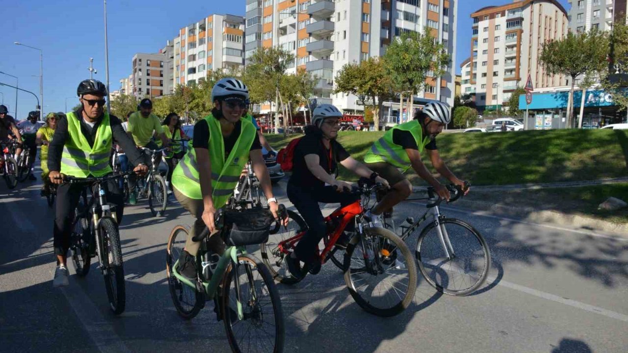 Renkli Pedallar Sağlıklı Bir Çevre İçin Çevrildi