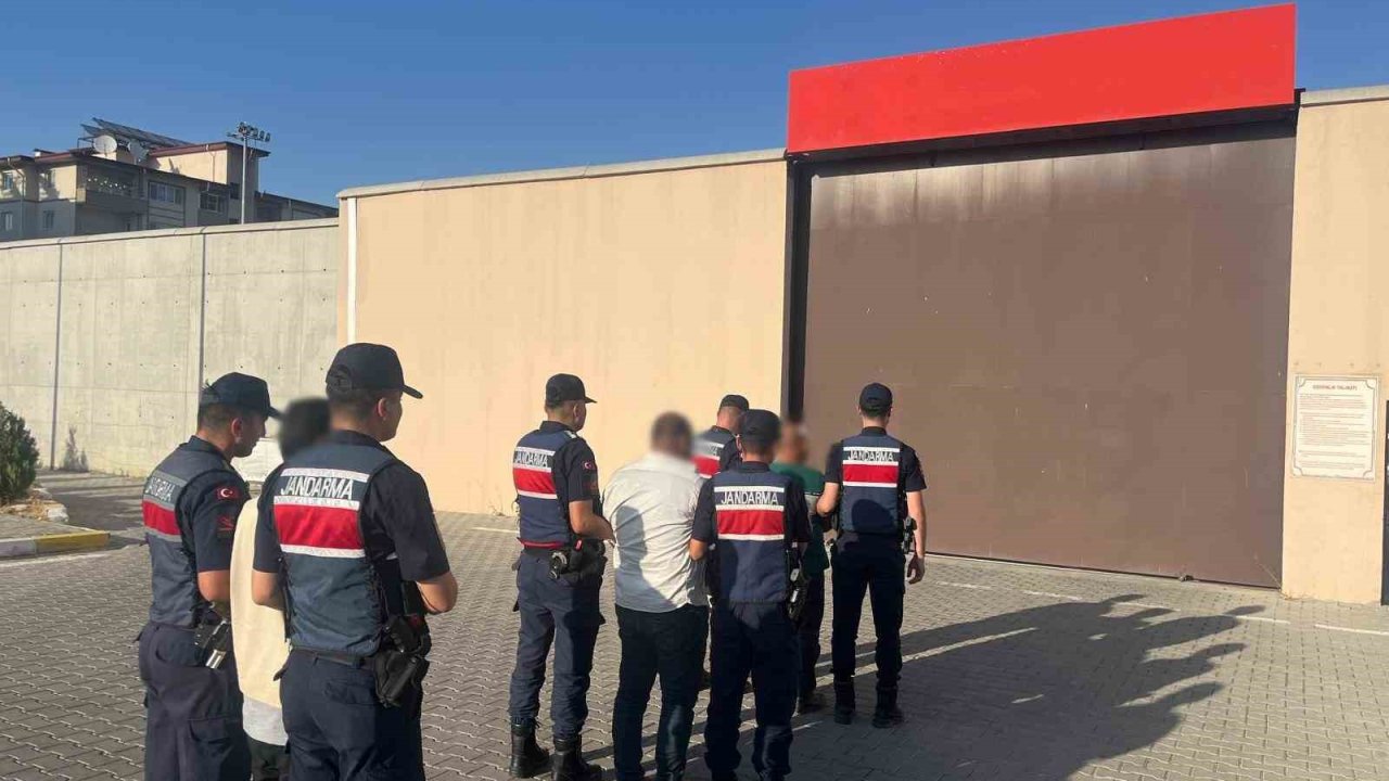 Gaziantep’te Kaçak Silah Ve Uyuşturucu Operasyonu: 3 Şahıs Tutuklandı