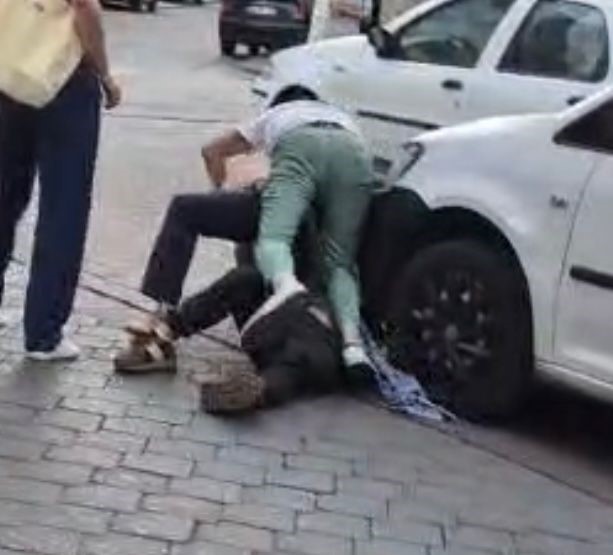 Sokak Ortasında Yaşanan Bıçaklı Kavgada Dehşet Anları