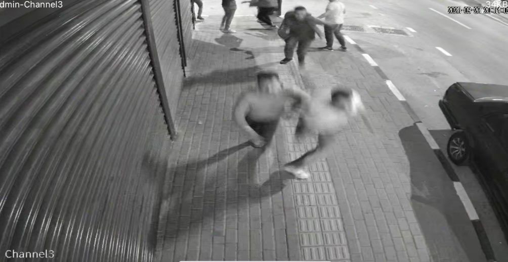 Kalabalığın Arasına Daldı, Husumetlisini Başından Böyle Vurdu