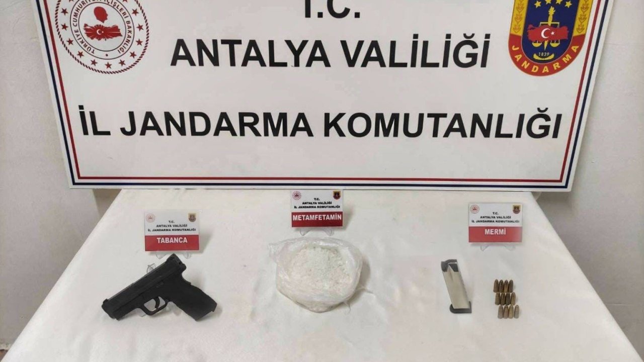 Gazipaşa’da Durdurulan 2 Araçtan Uyuşturucu Madde Ve Tabanca Ele Geçirildi