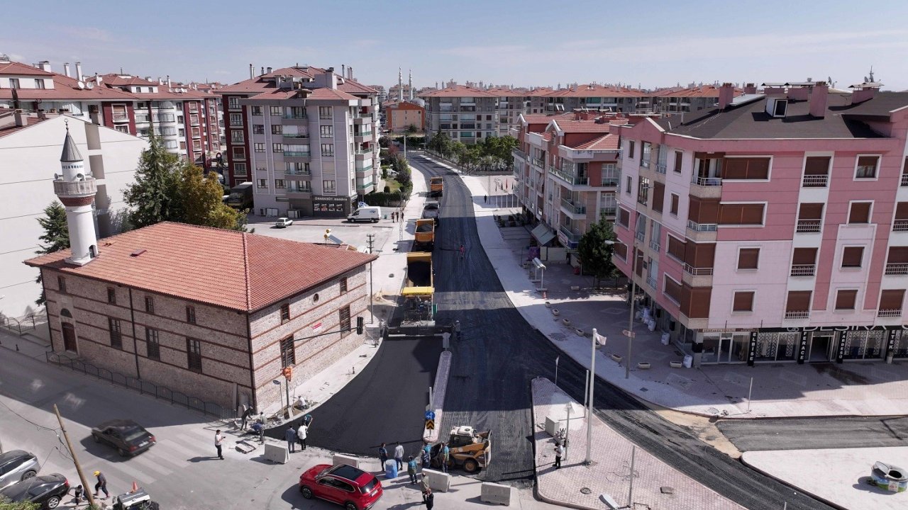 Karatay Belediyesi Karakayış Caddesi’nde Sıcak Asfalt Çalışmalarını Tamamladı