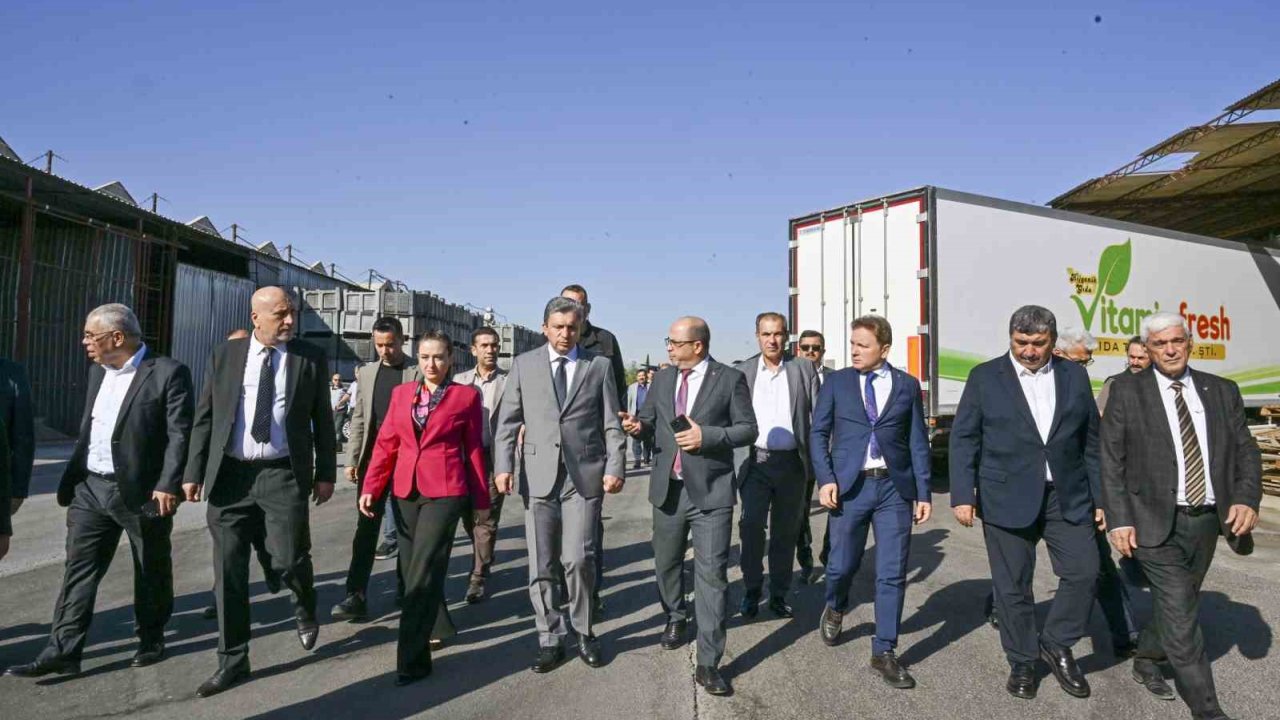 Antalya Toptancı Halleri’nin İlk 8 Ayında Yaklaşık 20 Milyar Tl İşlem Hacmine Ulaşıldı