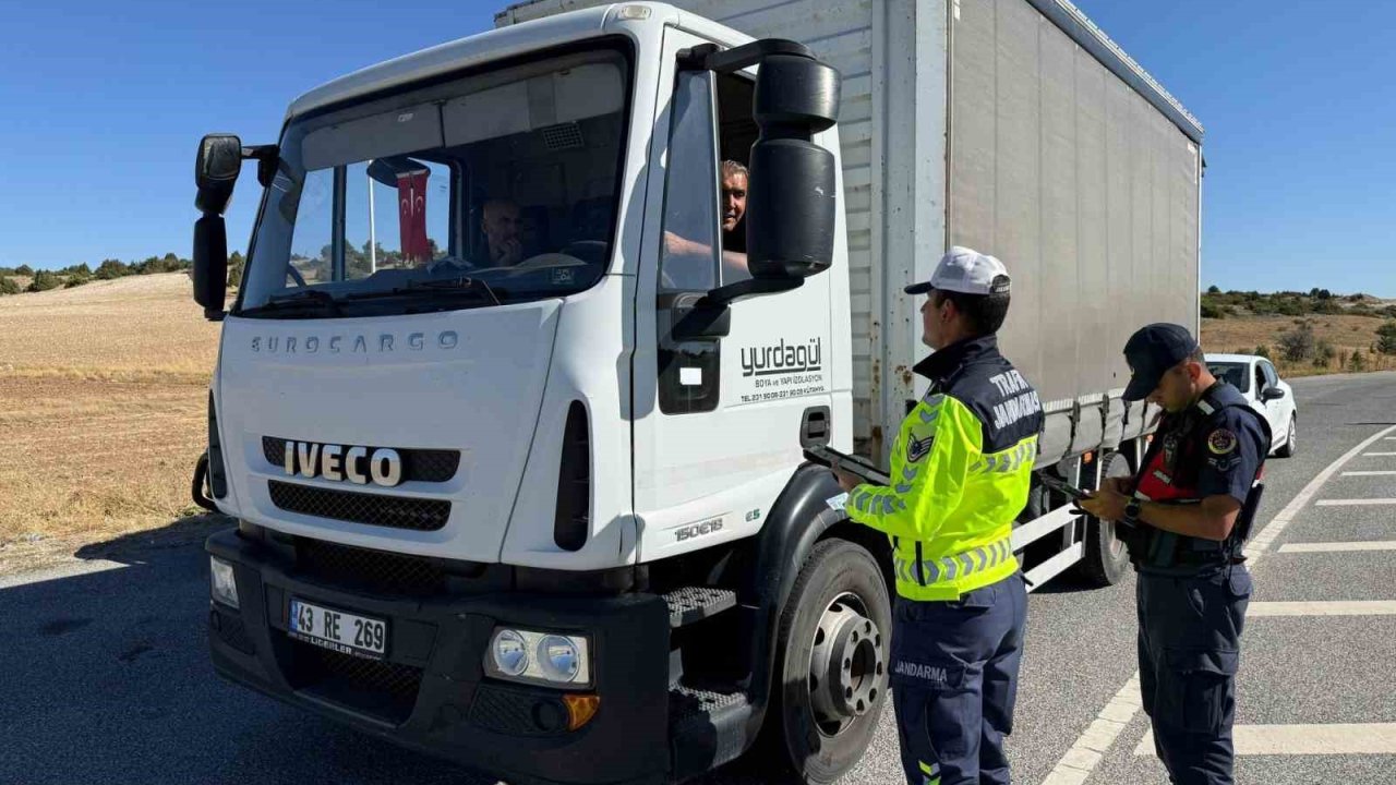 Kütahya’da Jandarma Trafik Ekipleri Sürücüleri Bilgilendirdi