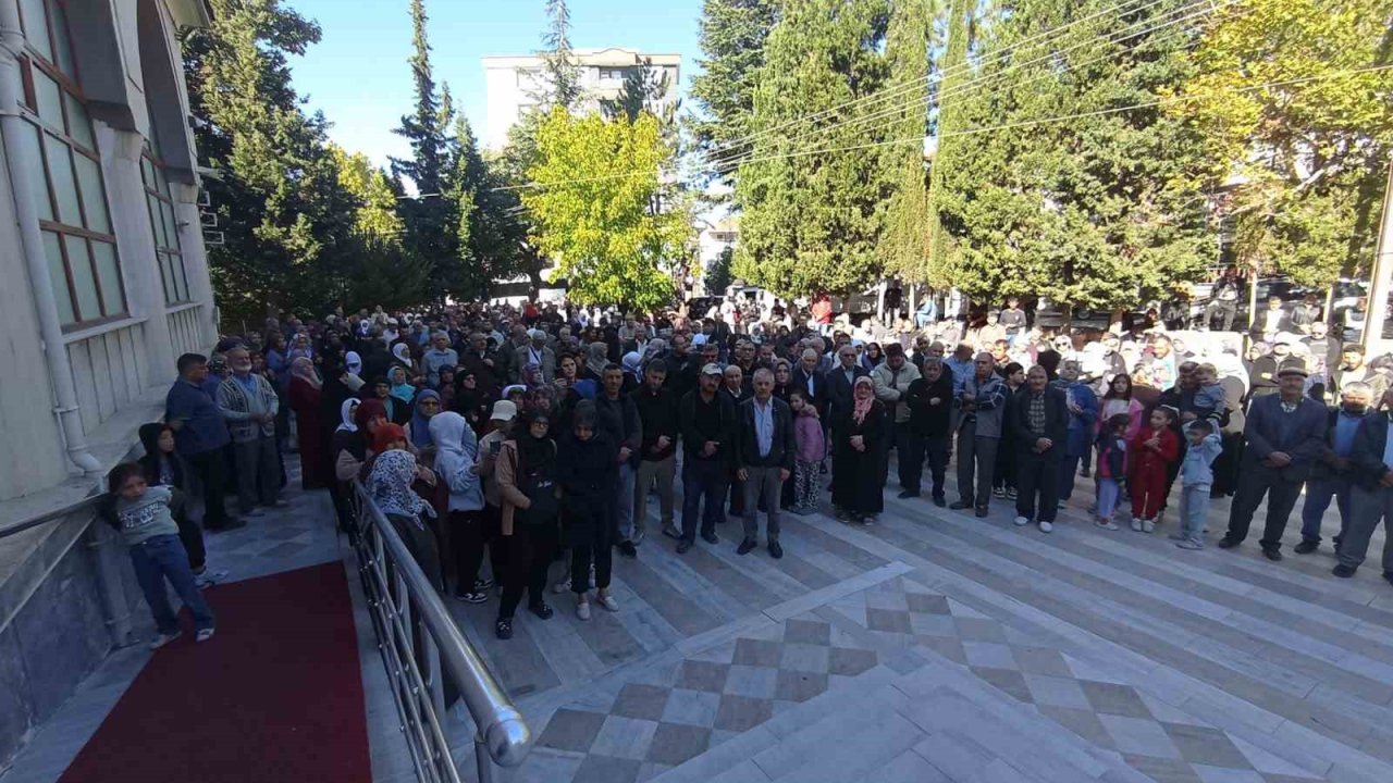 Gediz’de 31 Umreci Dualarla Uğurlandı