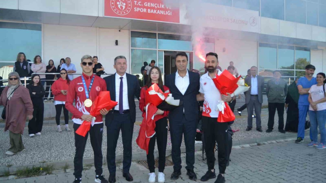 Bolulu Sporcular Muaythai’da Dünya Şampiyonu Oldu