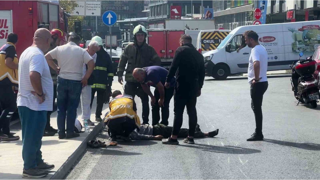 Beyoğlu’nda Yağ Dökülen Yolda Motosikletli Kayarak Düştü