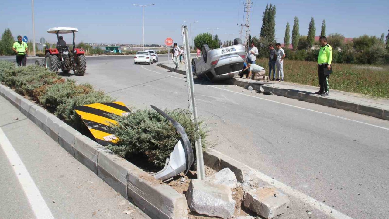 Konya’da Devrilen Otomobilin Sürücüsü Yaralandı