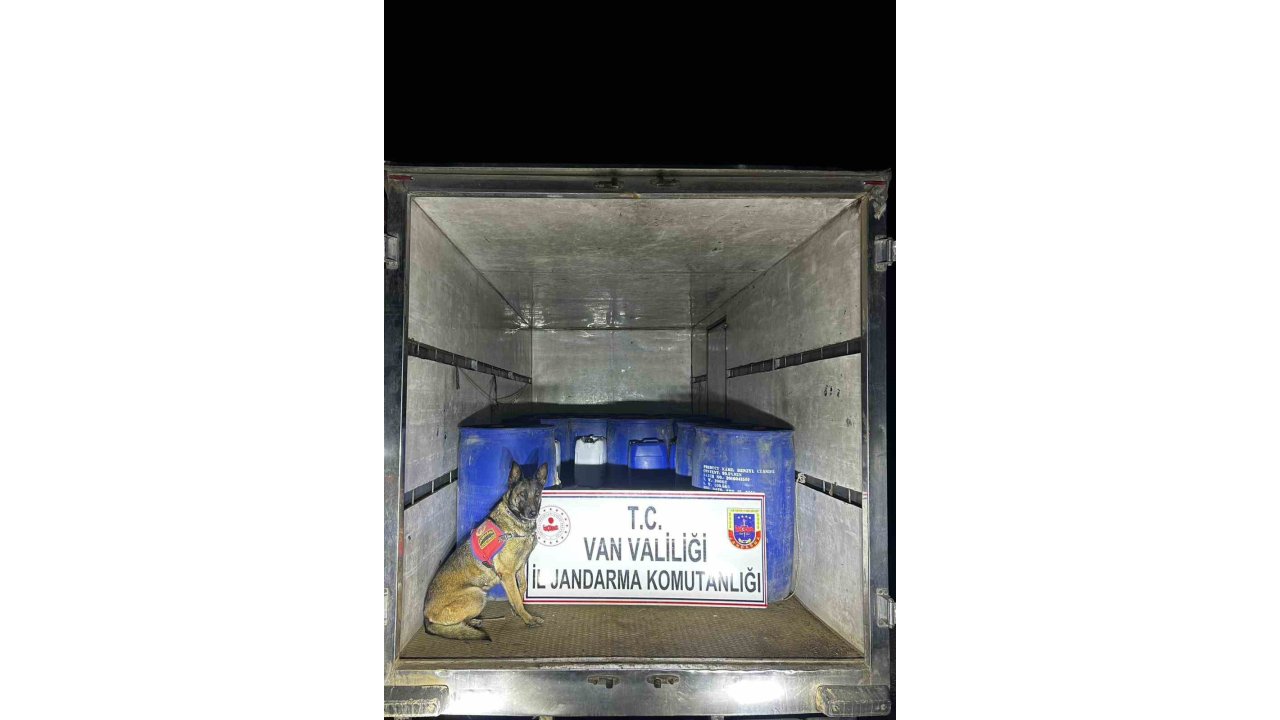 Van’da 3 Bin 710 Litre Asetik Asit Anhidrit Ve 50 Kilogram Kostik Soda Ele Geçirildi