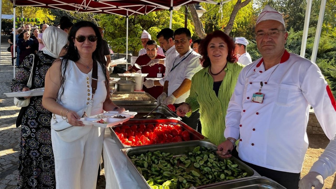Esogü Hastanesi Çalışanları Pilav Günü’nde Buluştu