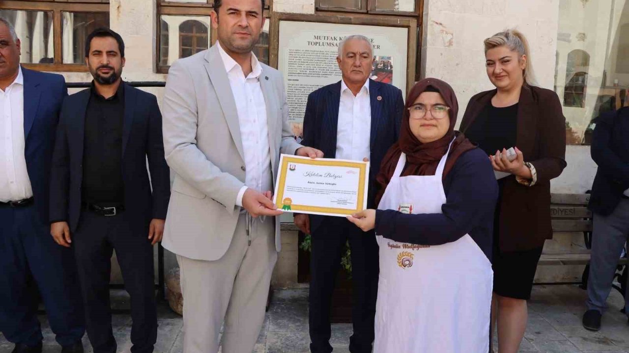 Şanlıurfa’da Yöresel Yemek Eğitimi Alan Kursiyerlere Sertifika Verildi