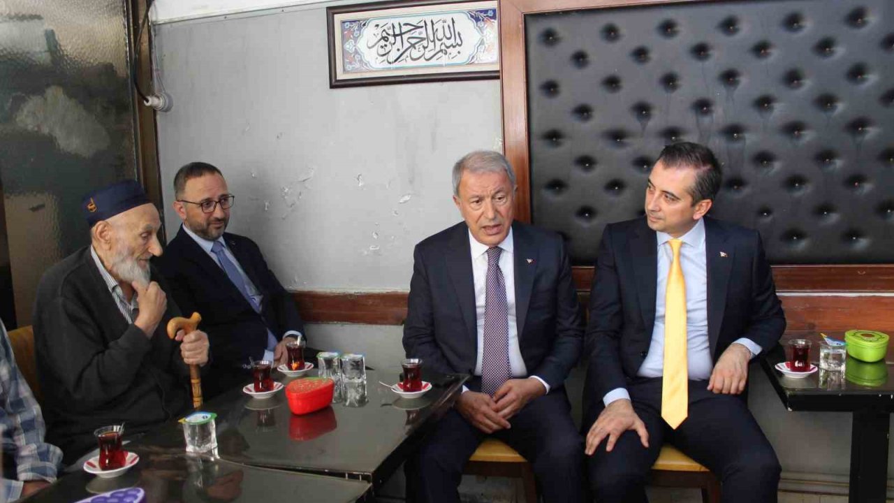 Tbmm Milli Savunma Komisyonu Başkanı Akar Şehit Yakını Ve Gazilerle Bir Araya Geldi