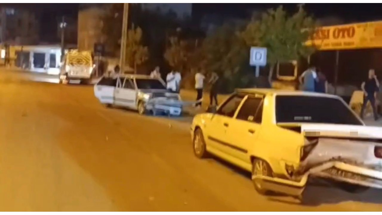 Osmaniye’de 4 Otomobilin Karıştığı Zincirleme Kaza Kamerada