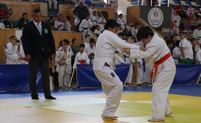 TÜRK DİL KUPASI JUDO ŞAMPİYONASI KARAMAN’DA BAŞLADI