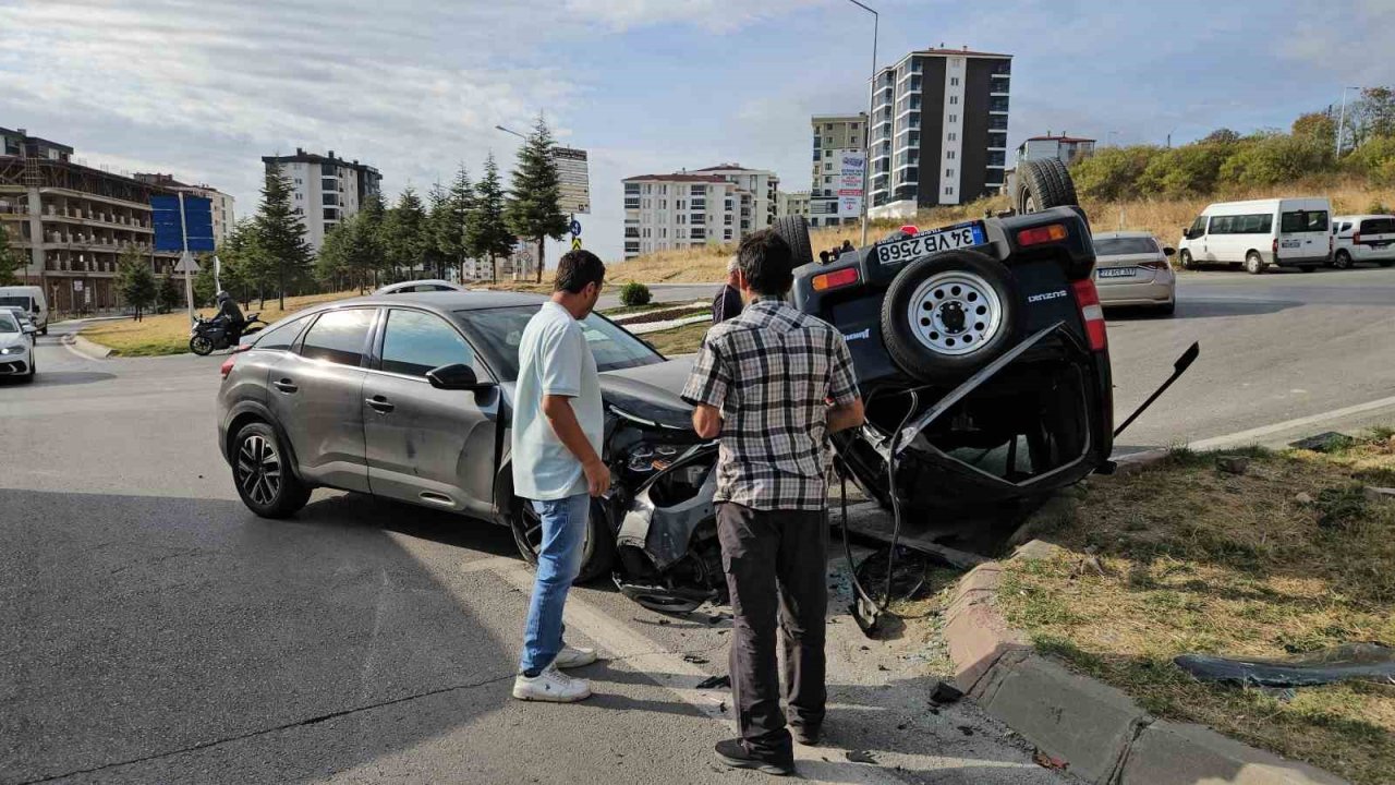Kaza Yapan Otomobil Takla Attı: Şans Eseri Yaralanan Olmadı