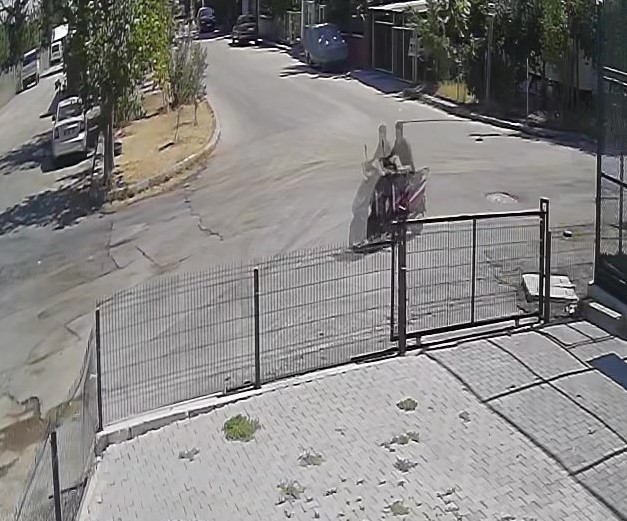 Liselinin Telefonunu Kapkaç Yöntemiyle Çaldı, Yakalanıp Tutuklandı