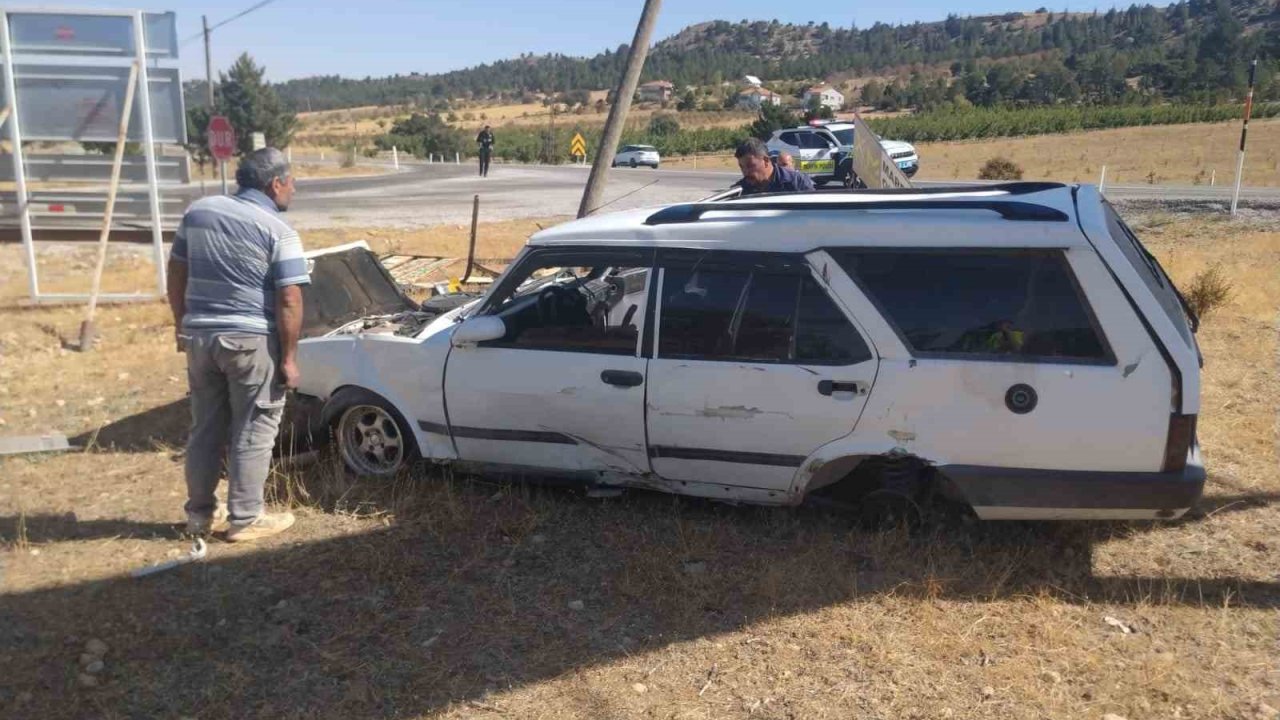 Karaman’da Otomobil Takla Attı: 2 Yaralı