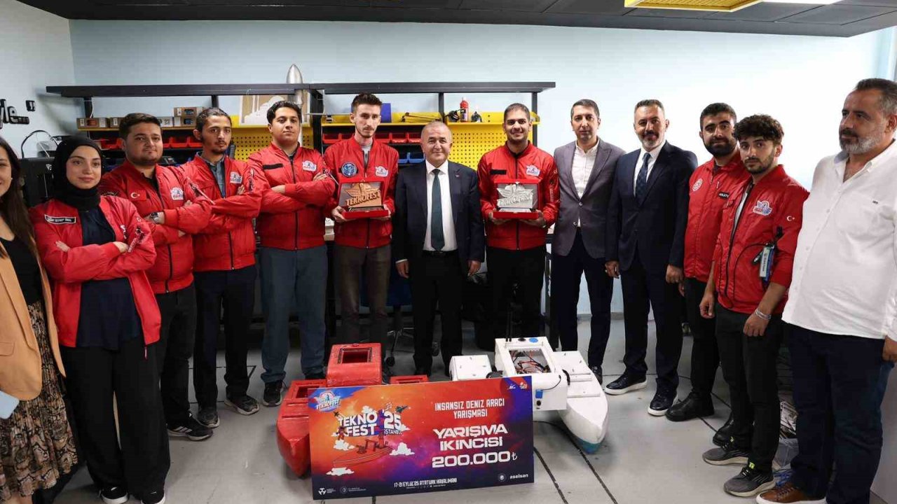 Vali Hatipoğlu, Başarılı Gençlerle Bir Araya Geldi