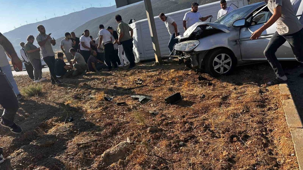 Gaziantep’te Otomobil İle Minibüs Çarpıştı: 5 Yaralı
