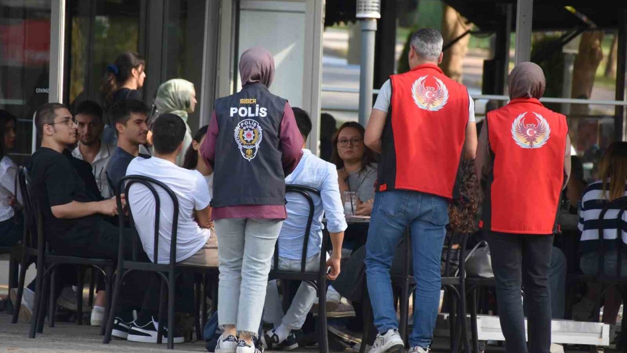 Sakarya Emniyeti 5 Bin Üniversite Öğrencisine Güvenlik Bilinci Aşıladı