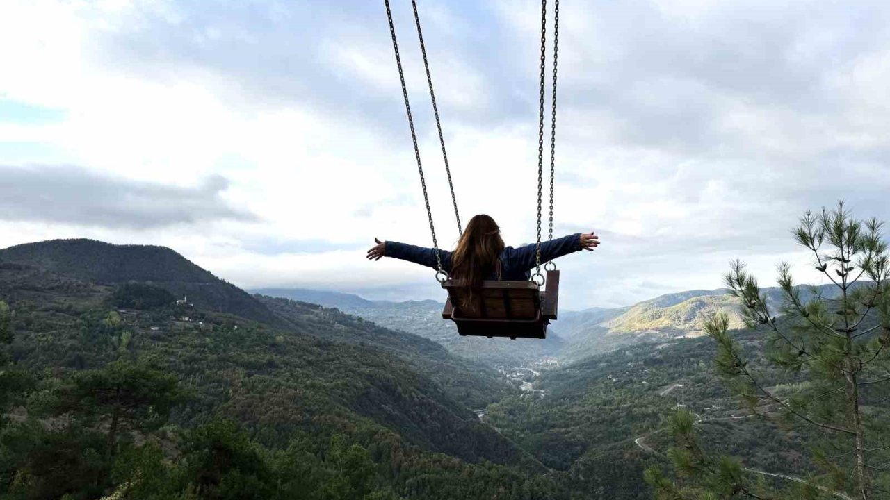 Turistik Karaelmas Ekspresi Yolcuları Yenice’nin Doğasına Hayran Kaldı