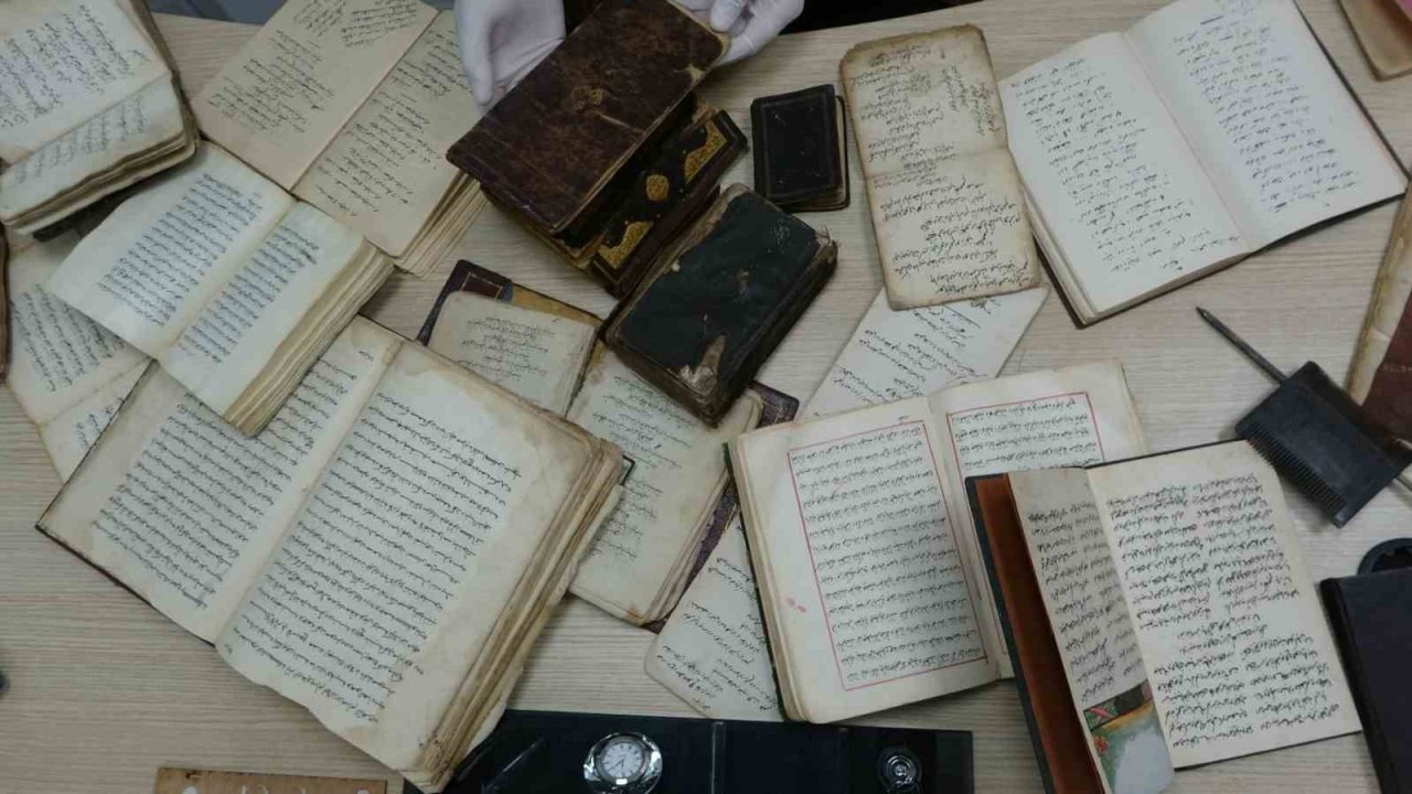 Şair Ve Yazarların Kayıp Eserleri Asırlar Sonra Gün Yüzüne Çıkıyor