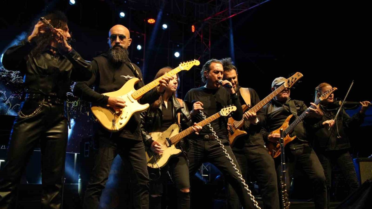 Edirne’de Konser Veren Kıraç, Güllü’yü Andı